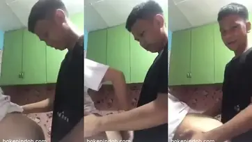 Gadis Cantik Pasrah Goyang Kasur Nikmat