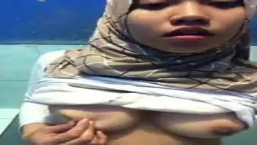 Ukhti Hijab Cantik Pasrah Goyang Kasur Crot